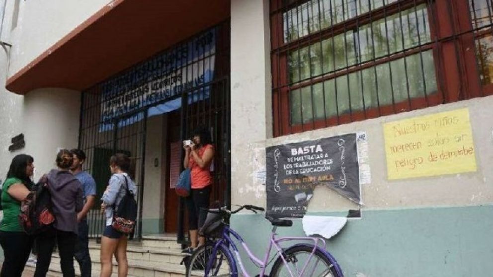 Una veintena de alumnos debieron ser evacuados tras intoxicarse por una fuga de gas en la escuela Guillermo Cano de Guaymallén