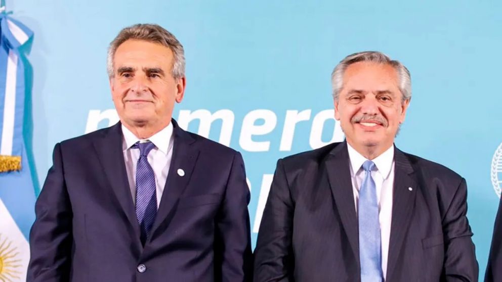 Alberto Fernández y Agustín Rossi / NA
