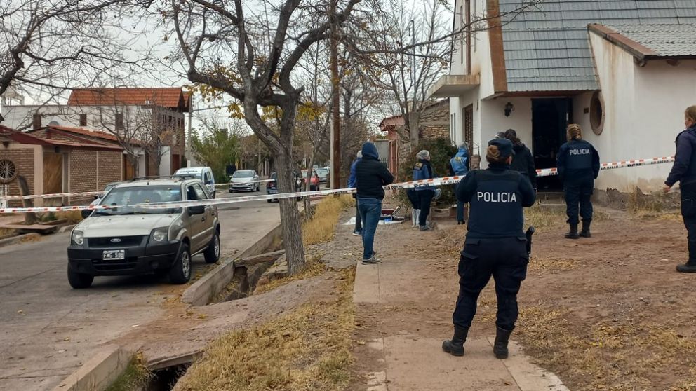 Investigan un homicidio en Las Heras: hallaron sin vida a una mujer de 74 años y hay dos aprehendidos