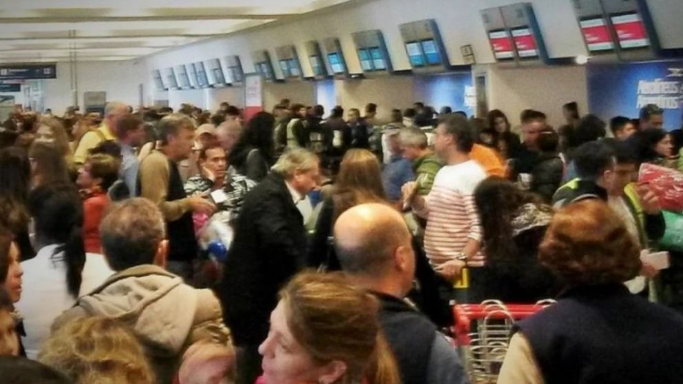 Atenti mendocinos: una asamblea de gremios aeron�uticos en Aeroparque podr�a complicar vuelos