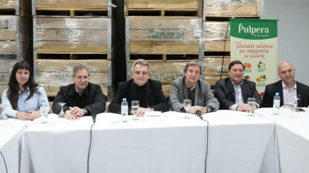 Rossi llam� a “hacer una gran revoluci�n exportadora”, al reunirse con productores en San Rafael