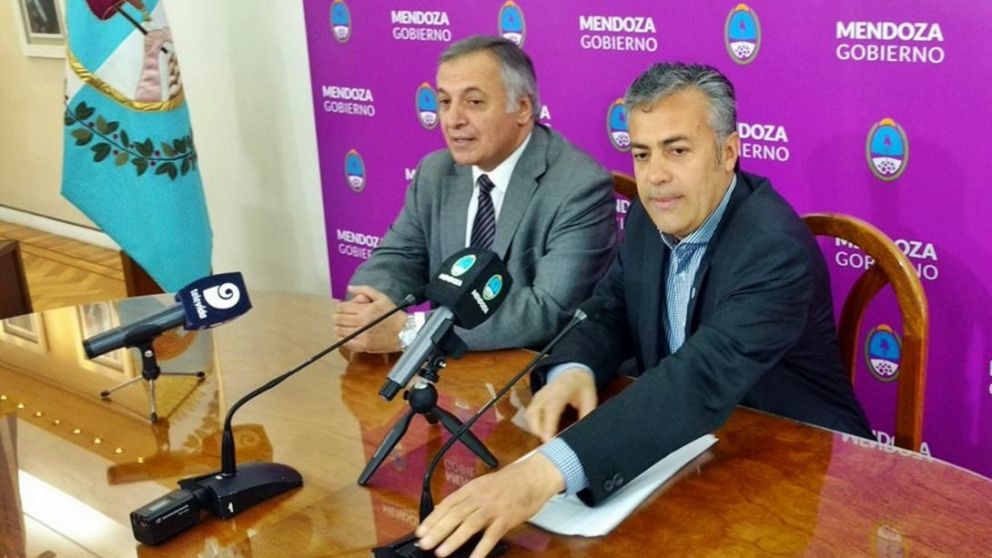 Alfredo Cornejo y Alejandro Gull� / Prensa gobierno de Mendoza
