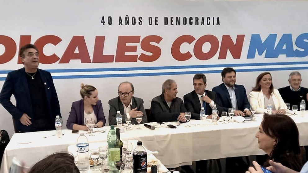 Video: los radicales ya cantan “Sergio Massa presidente”