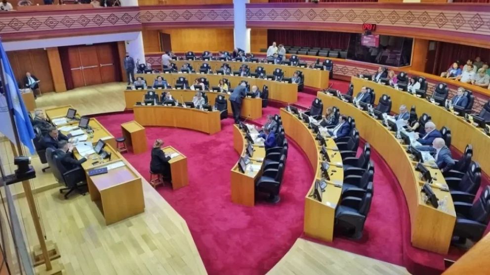 A los legisladores de Tucumán no les llegó el ajuste, pero sí una suba salarial de 100%