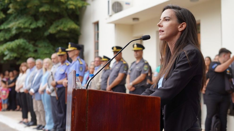 Ante la amenaza de renuncias masivas, el gobierno de Mendoza confirm� que los polic�as recibir�n 3 bonos
