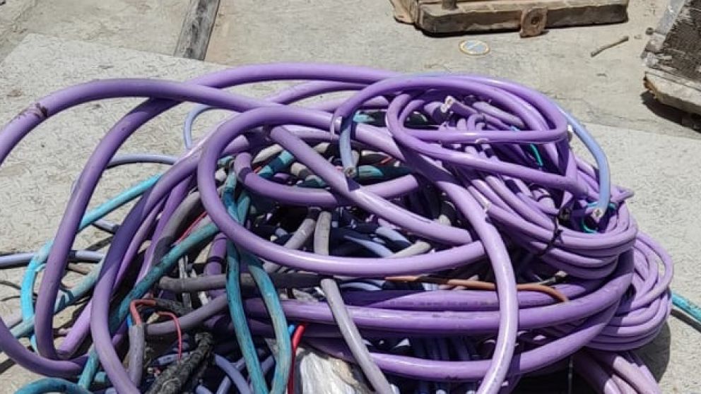 Secuestraron gran cantidad de cables robados en Las Heras y Guaymall�n