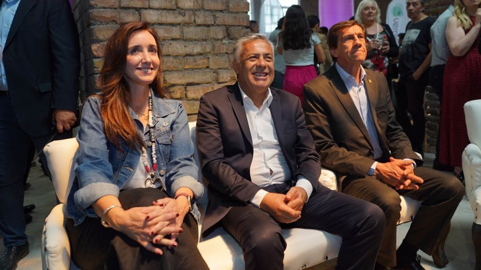 Alfredo Cornejo y Victoria Villarruel / X