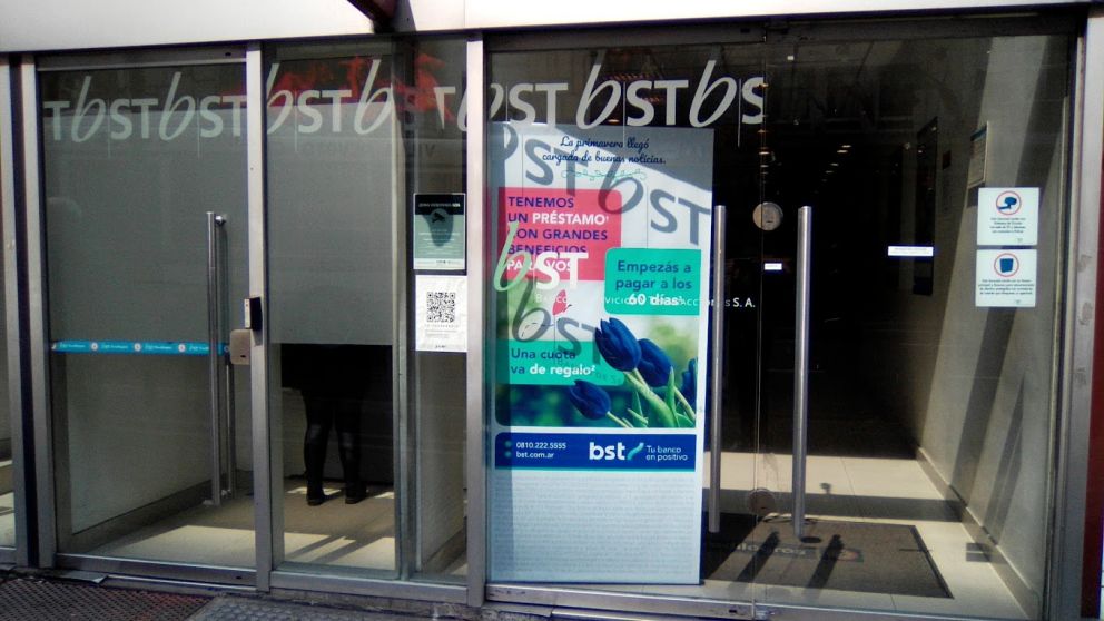 Denunciaron a un banco relacionado a Massa de falsificar firmas, estafar y lavar dinero