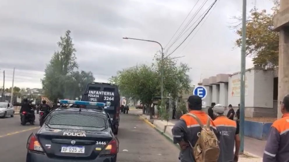 La policía reprimió a los trabajadores municipales que protestaban en el corralón de Godoy Cruz