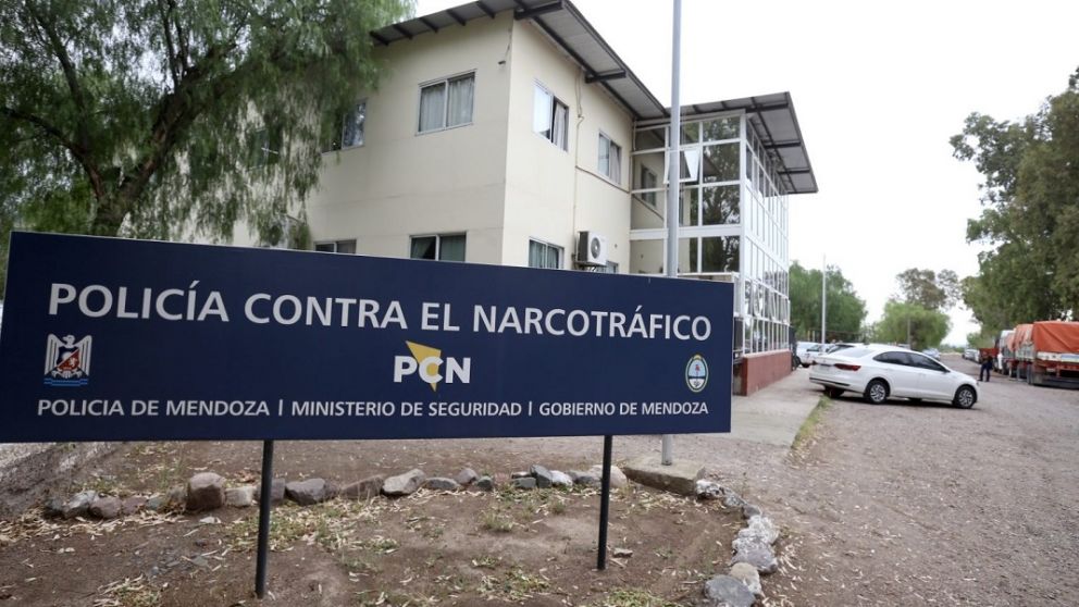 Desbarataron un quiosquito de drogas en el barrio Alto Mendoza y detuvieron a un joven