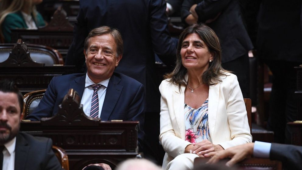 Rodolfo Suarez, y Mariana Juri / @mariana_juri