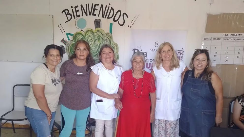 Es de San Rafael, trabajó toda la vida en el campo y empezó la escuela a los 89 años