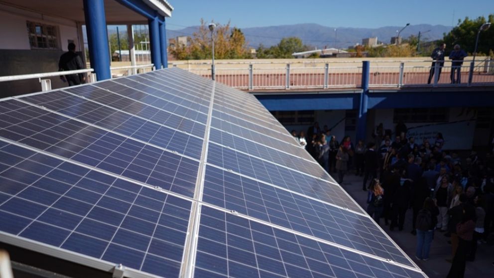 Queda en Godoy Cruz y es la primera escuela p�blica del pa�s que se autoabastece energ�ticamente con paneles solares