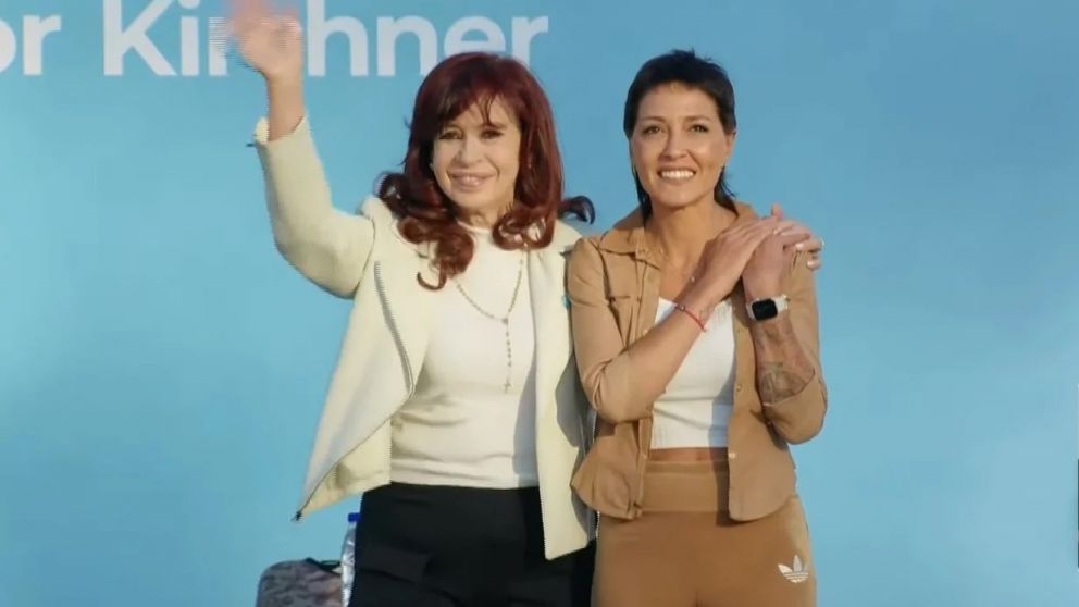 Cristina Kirchner y Mayra Mendoza / NA