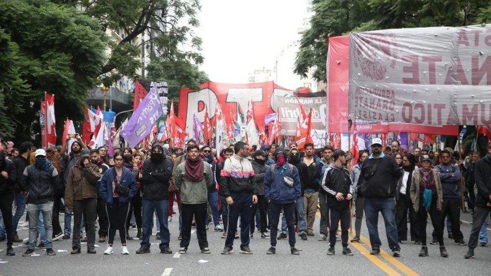 Tensión en el acto de la Izquierda por el Día del Trabajador por el protocolo antipiquetes