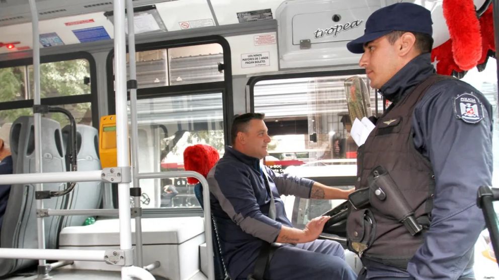 El Gobierno resolvió que policías y penitenciarios mendocinos viajen gratis en los servicios de media y larga distancia