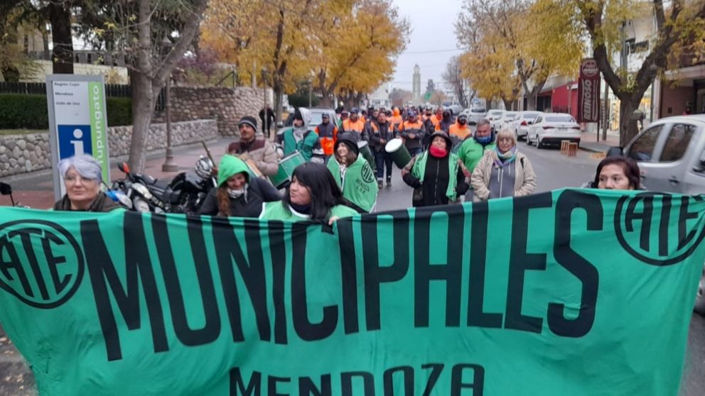 Mientras el intendente está internado en el Central, paran los municipales de Tupungato