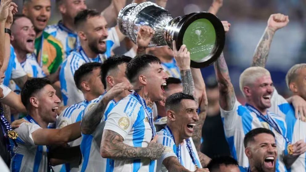 Milei invitó a la Selección Argentina a festejar en el balcón de Casa Rosada