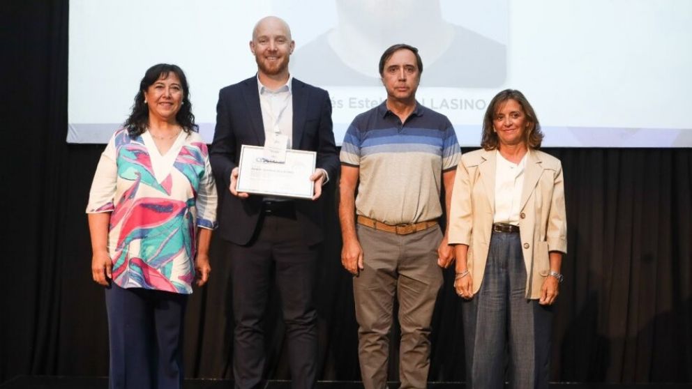 El intendente de Luj�n de Cuyo recibi� el Premio J�venes Mendocinos Destacados del CEM