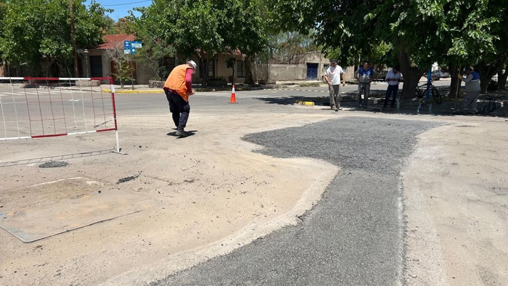 La Paz es el segundo municipio mendocino en sumarse al bacheo de calles con asfalto pl�stico