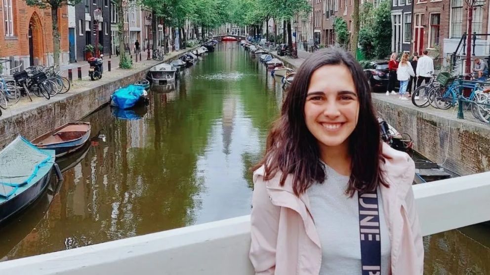 Es mendocina, vive en Ámsterdam y escribió un “manual de supervivencia” para los expatriados