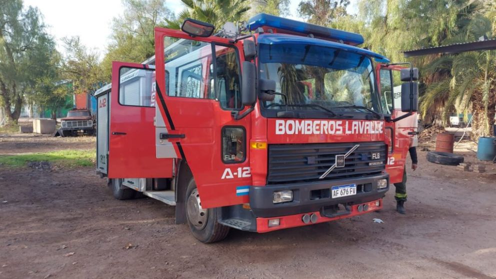 Incendio en Lavalle dejó daños totales en maquinarias municipales