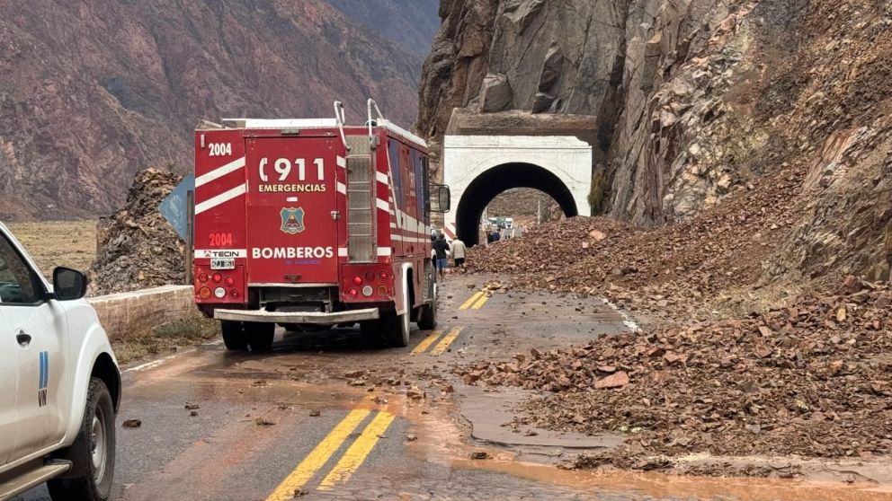 Aludes provocaron el bloqueo del paso a Chile y la ruta 7 estará intransitable hasta mañana jueves