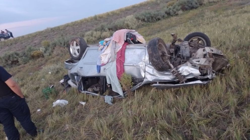 Una mujer est� internada en grave estado luego del vuelco de un auto en General Alvear