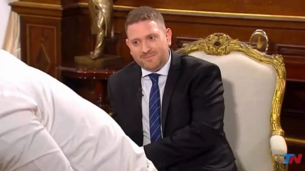 “Agarraste el sobre marrón”: ¿Dardo de Jonatan Viale a Feinmann y Majul?
