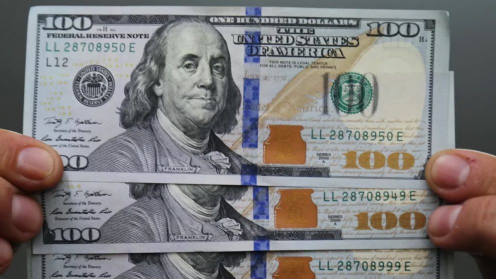 Contin�a la escalada del d�lar y ya se vende a m�s de 1.500 pesos