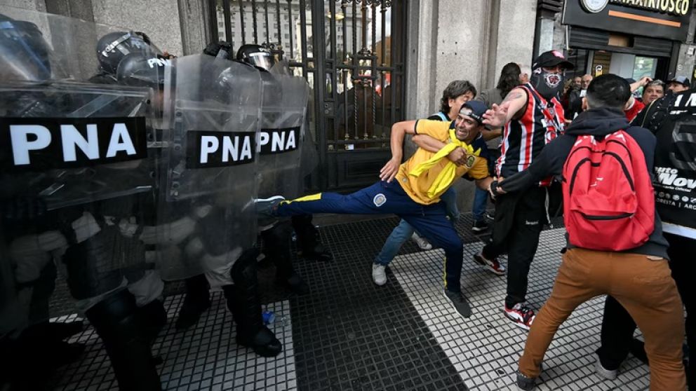 Graves incidentes en la marcha por los jubilados en el Congreso Nacional