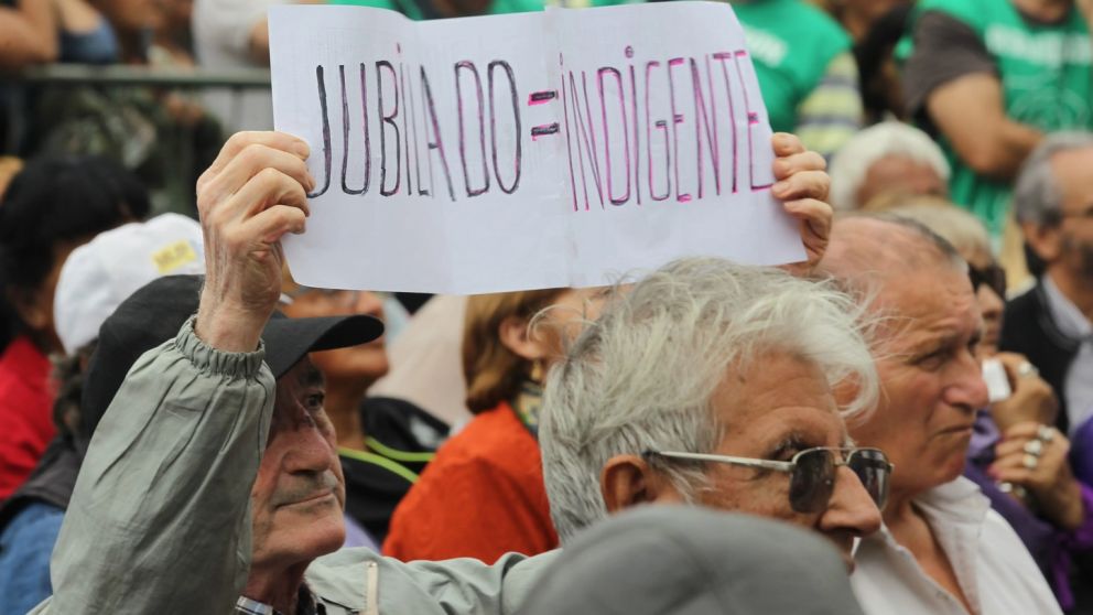 El Senado aprobó actualizar jubilaciones y restituir la moratoria previsional