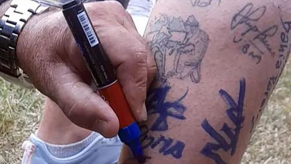 Lucas, el joven mendocino que se tatúa las firmas de los veteranos de Malvinas