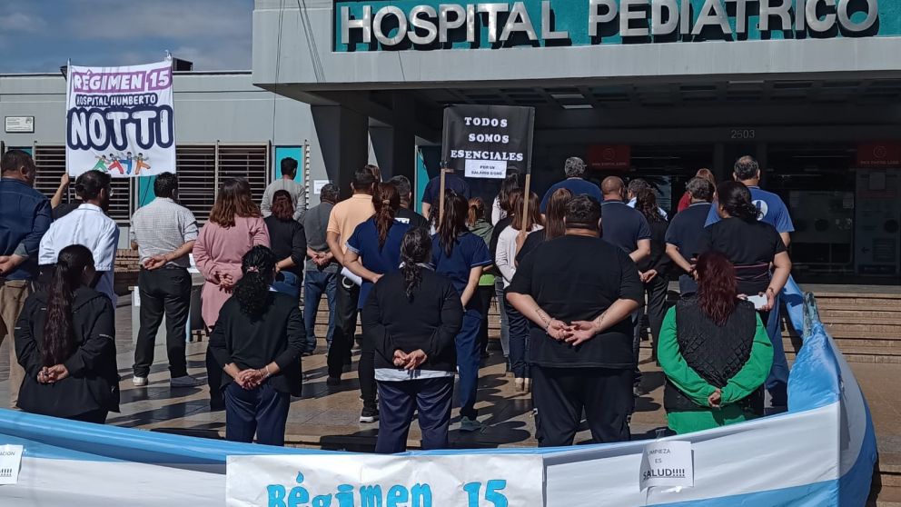 Empleados del Hospital Notti exigen aumento salarial: “Estamos en situación de ninguneo”
