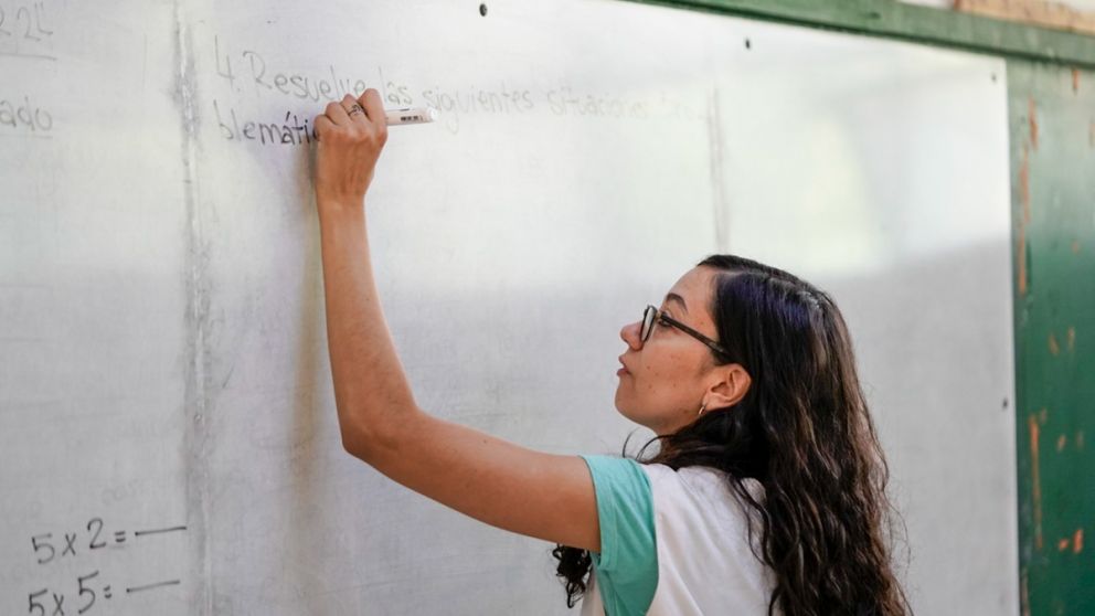 La DGE cre� una bonificaci�n para los docentes que cumplan “misiones” fuera de la escuela