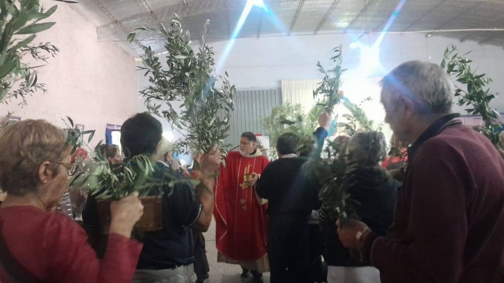 Misa de Ramos “y sanaci�n” en Catitas Viejas, Santa Rosa.
