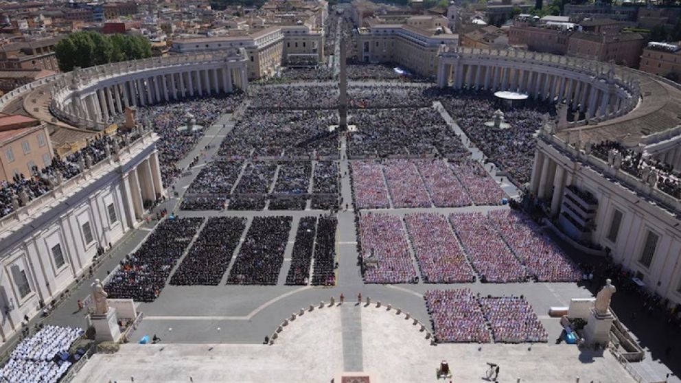 En una ceremonia tan austera como emotiva y multitudinaria, el mundo despidió al papa Francisco
