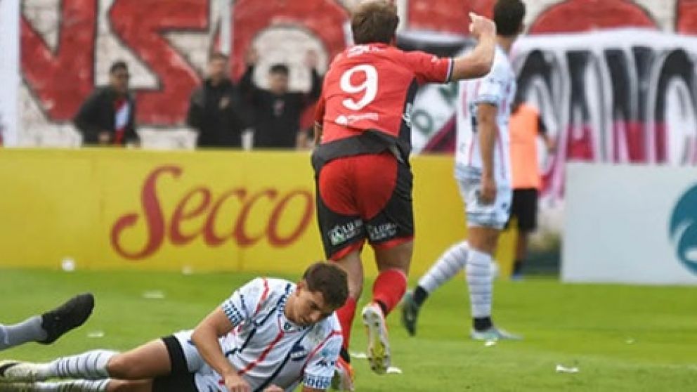 Deportivo Maip� gole� a Alvarado y se mete en zona de Reducido
