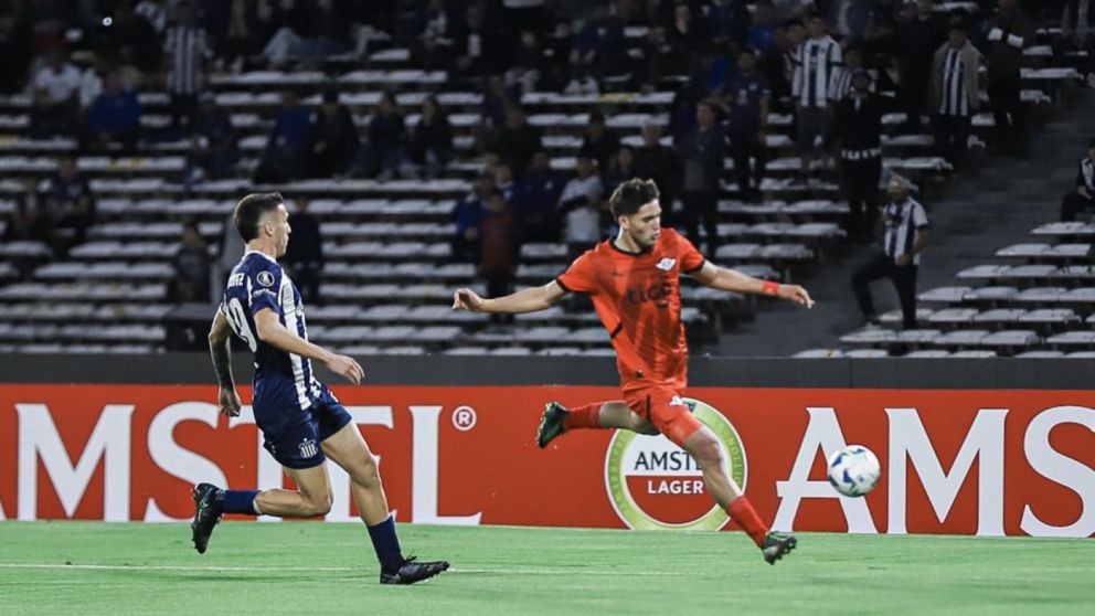 Talleres no pudo con Libertad y quedó al borde de la eliminación