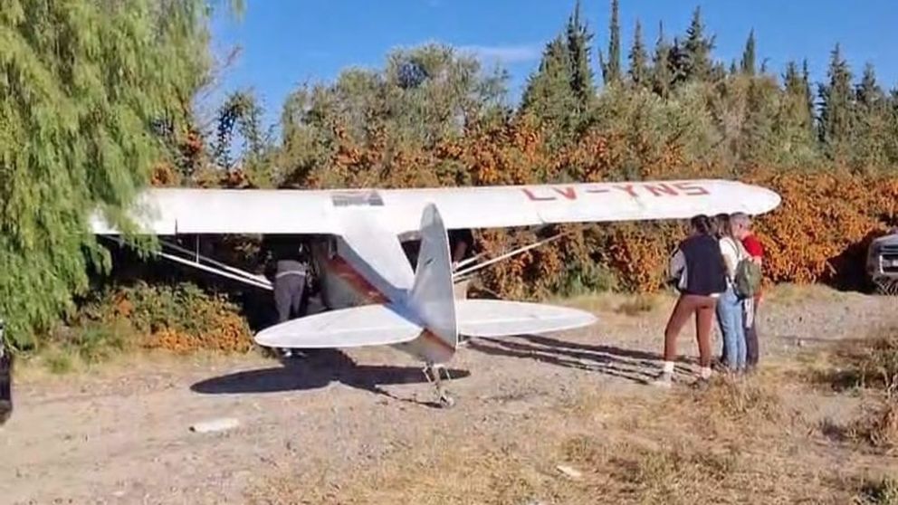 San Martín: impactante aterrizaje de emergencia de avioneta en plenos festejos del 25 de Mayo