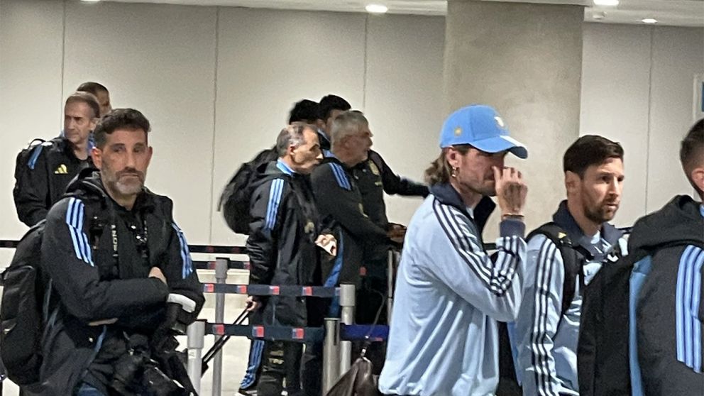Caos en Santiago durante el arribo de la Selección Argentina.