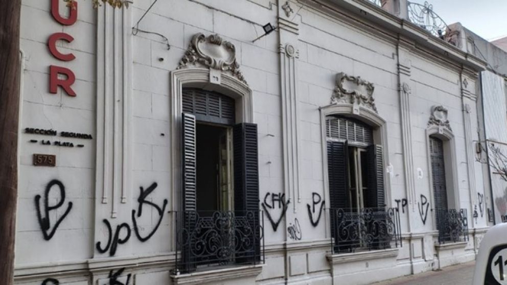 No s�lo en Mendoza: vandalizaron siete comit�s radicales y el partido exigi� un pronto esclarecimiento