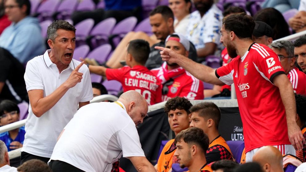 La fuerte pelea entre el DT de Benfica y un jugador: reclamos, gritos y gol con sabor a revancha