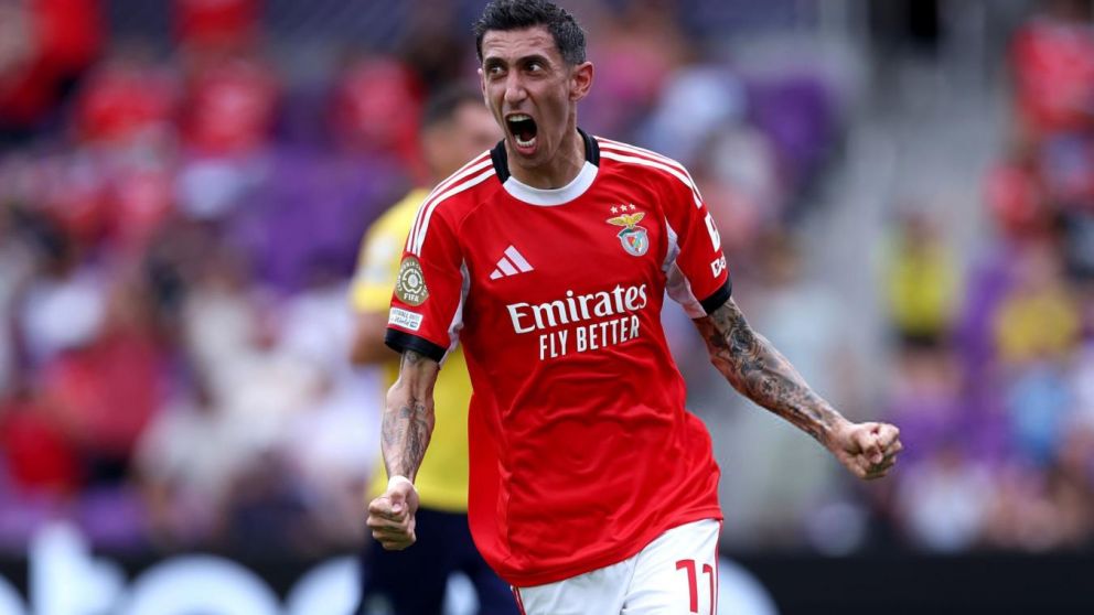 Di María, de penal, abrió la cuenta para Benfica.