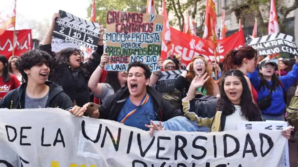 Docentes universitarios rechazan el acuerdo salarial y este martes lanzan un paro de cuatro días: cómo impacta en Mendoza
