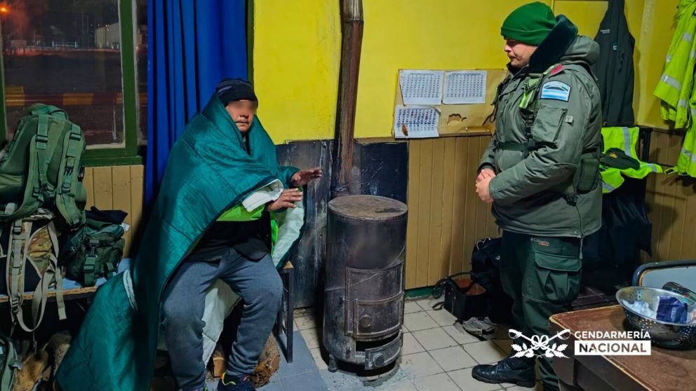 Rescataron a un camionero con principio de congelamiento en Alta Monta�a