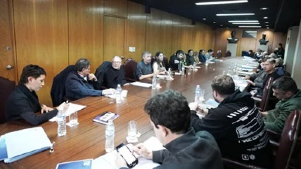 Tregua del PJ bonaerense: se unieron por CFK y postergan la interna