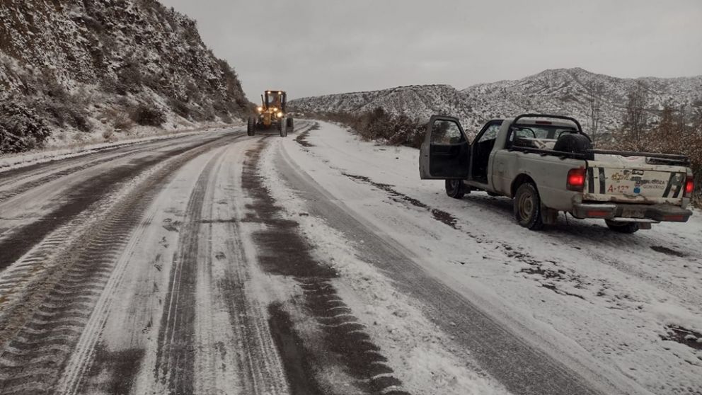 Estas son las rutas cortadas por nieve: Vialidad Mendoza recomienda evitar viajar y circular con precauci�n