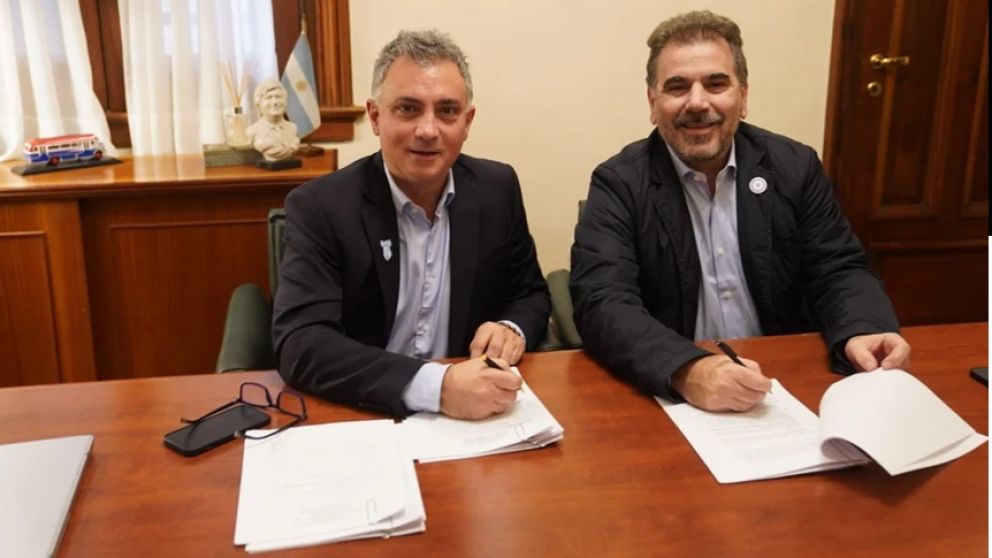 Mientras Mendoza está en espera, LLA y el PRO formalizaron la alianza electoral en la provincia de Buenos Aires