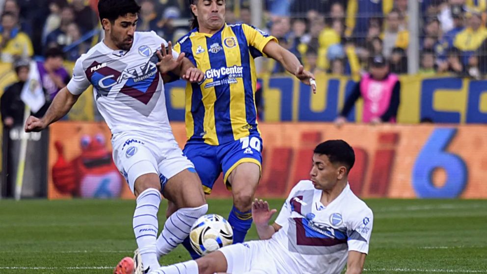 El Expreso igualó sobre el final en Arroyito en su debut en el Torneo Clausura.